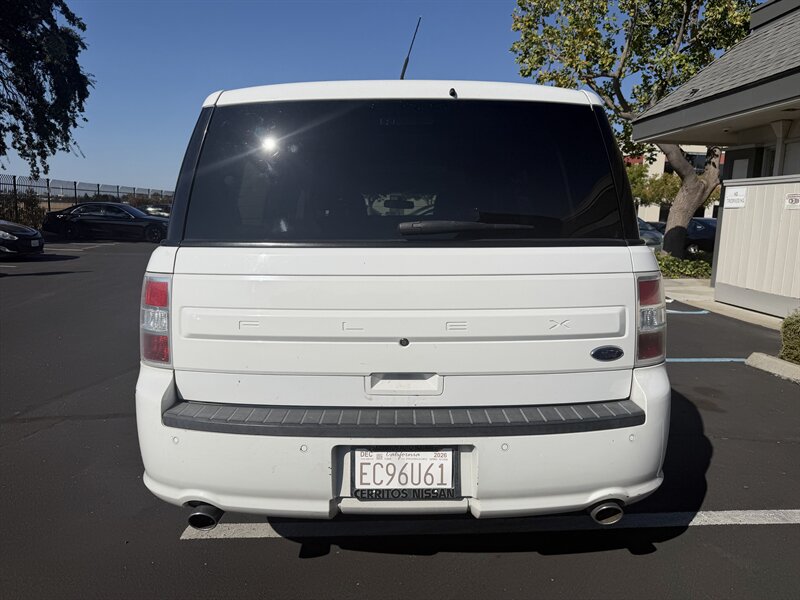 2016 Ford Flex SE! Clean Title! Low Miles! 7-Passenger! Financing Available! - Photo 4 - Concord, CA 94520