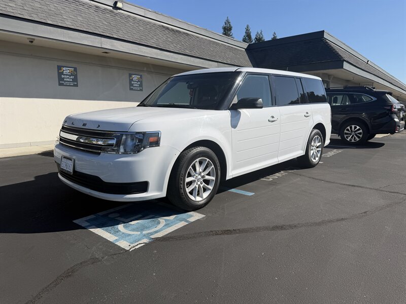 2016 Ford Flex SE! Clean Title! Low Miles!  7-Passenger! Financing Available!