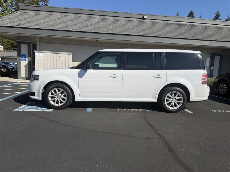 2016 Ford Flex SE! Clean Title! Low Miles! 7-Passenger! Financing Available! - Photo 2 - Concord, CA 94520