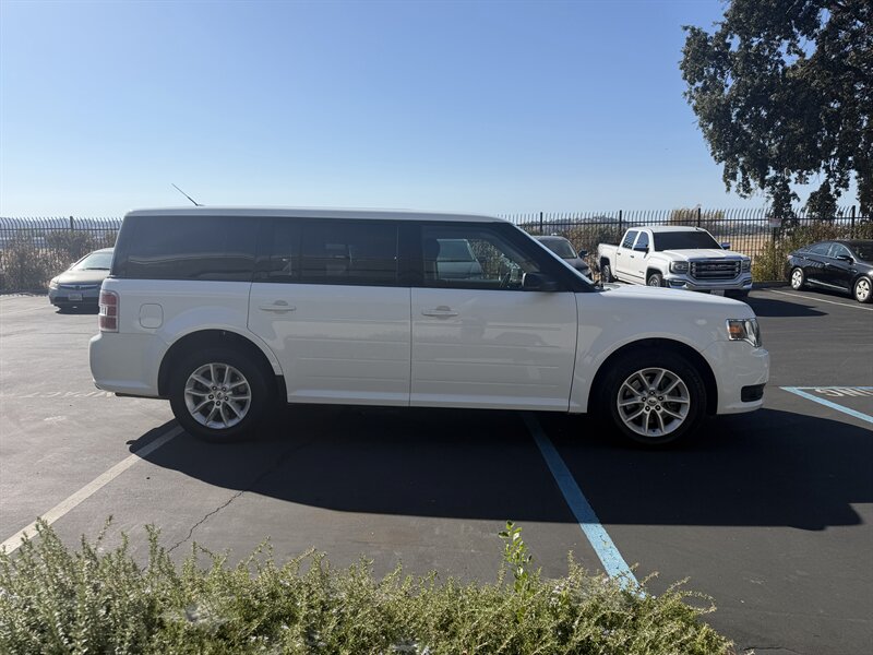 2016 Ford Flex SE! Clean Title! Low Miles! 7-Passenger! Financing Available! - Photo 6 - Concord, CA 94520