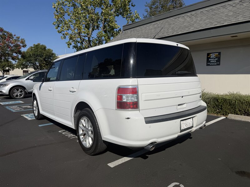 2016 Ford Flex SE! Clean Title! Low Miles! 7-Passenger! Financing Available! - Photo 3 - Concord, CA 94520