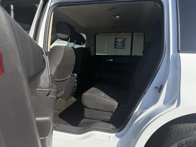 2016 Ford Flex SE! Clean Title! Low Miles! 7-Passenger! Financing Available! - Photo 11 - Concord, CA 94520