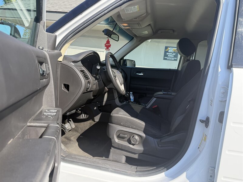 2016 Ford Flex SE! Clean Title! Low Miles! 7-Passenger! Financing Available! - Photo 9 - Concord, CA 94520