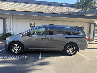 2013 Honda Odyssey EX  Financing Available! - Photo 2 - Concord, CA 94520