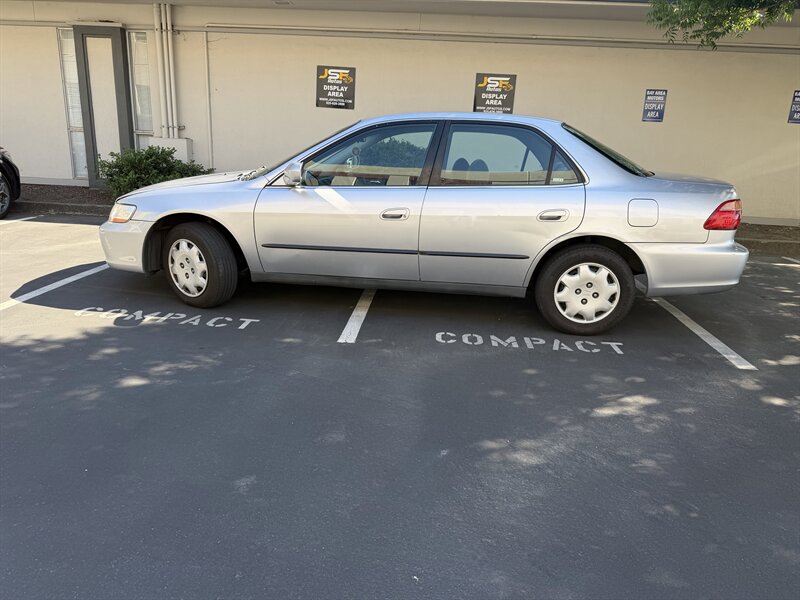 2000 Honda Accord LX Clean Title LOW MILES 3950 OUT THE DOOR - Photo 3 - Concord, CA 94520