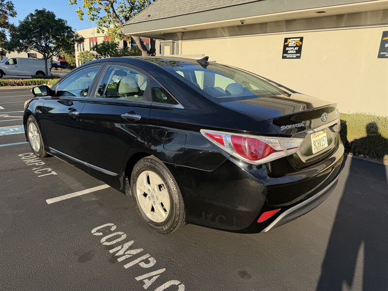 2011 Hyundai Sonata Hybrid Hybrid! Clean Title! Low Miles! Financing Available! - Photo 5 - Concord, CA 94520