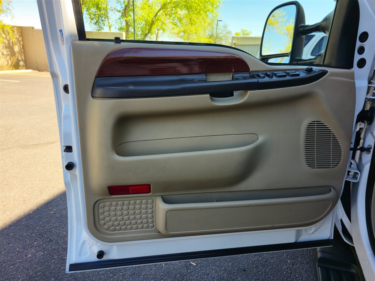 2006 Ford F-350 Super Duty Lariat 6.0L V8 Diesel - Photo 12 - Mesa, AZ 85215