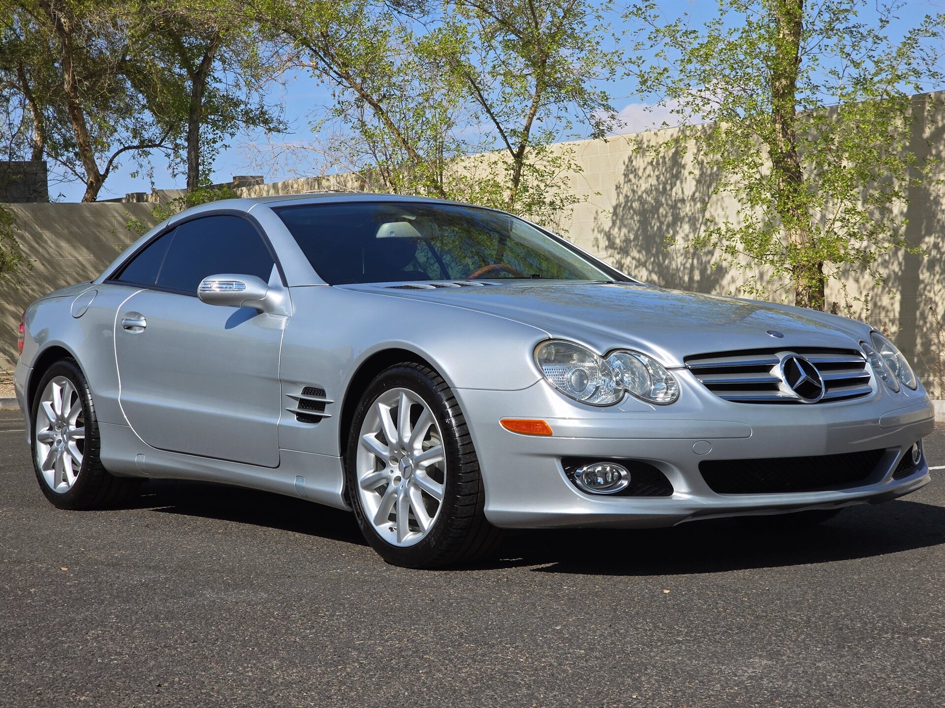 2007 Mercedes Benz SL 550 photo 2