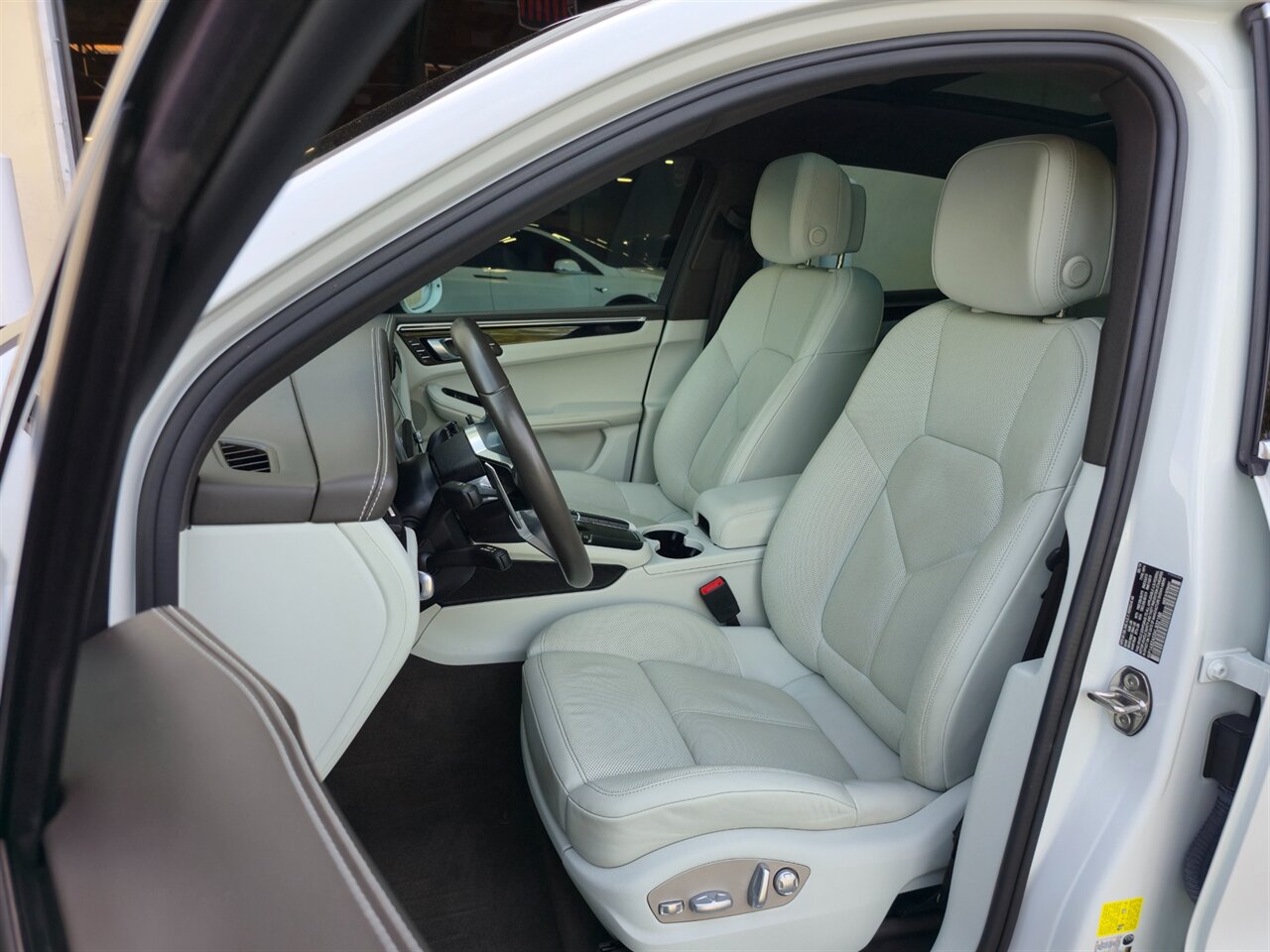 2019 Porsche Macan S - Photo 14 - Mesa, AZ 85215