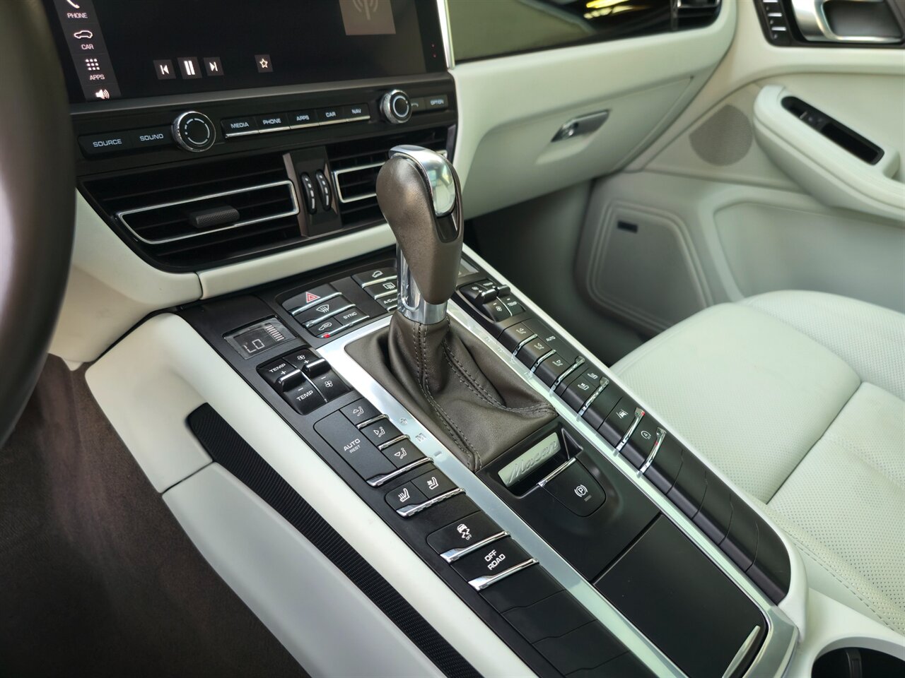2019 Porsche Macan S - Photo 20 - Mesa, AZ 85215