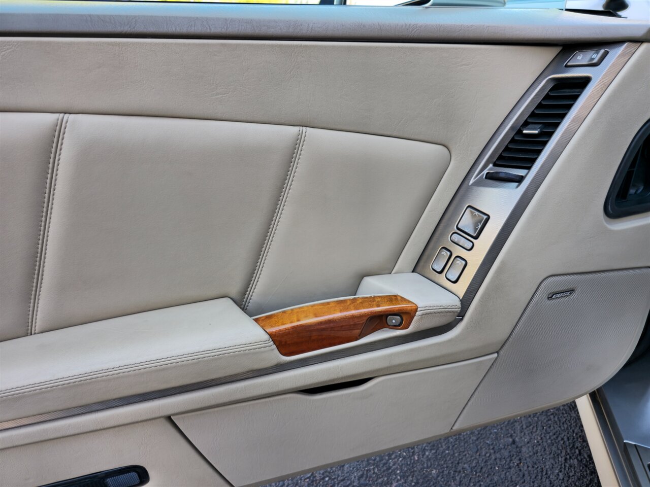 2005 Cadillac XLR - Photo 16 - Mesa, AZ 85215
