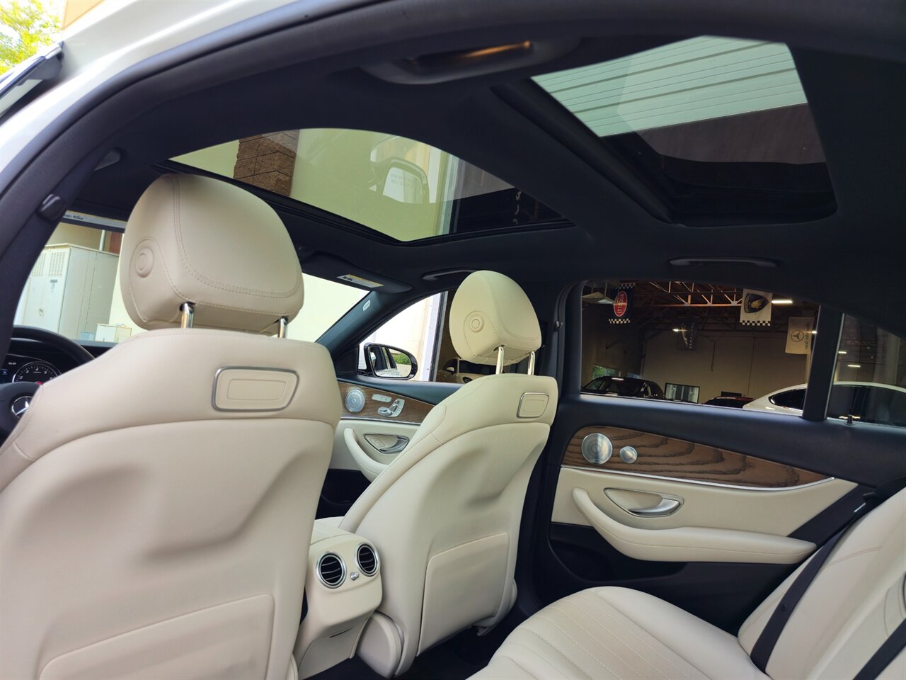 2018 Mercedes-Benz E 400 4MATIC - Photo 29 - Mesa, AZ 85215