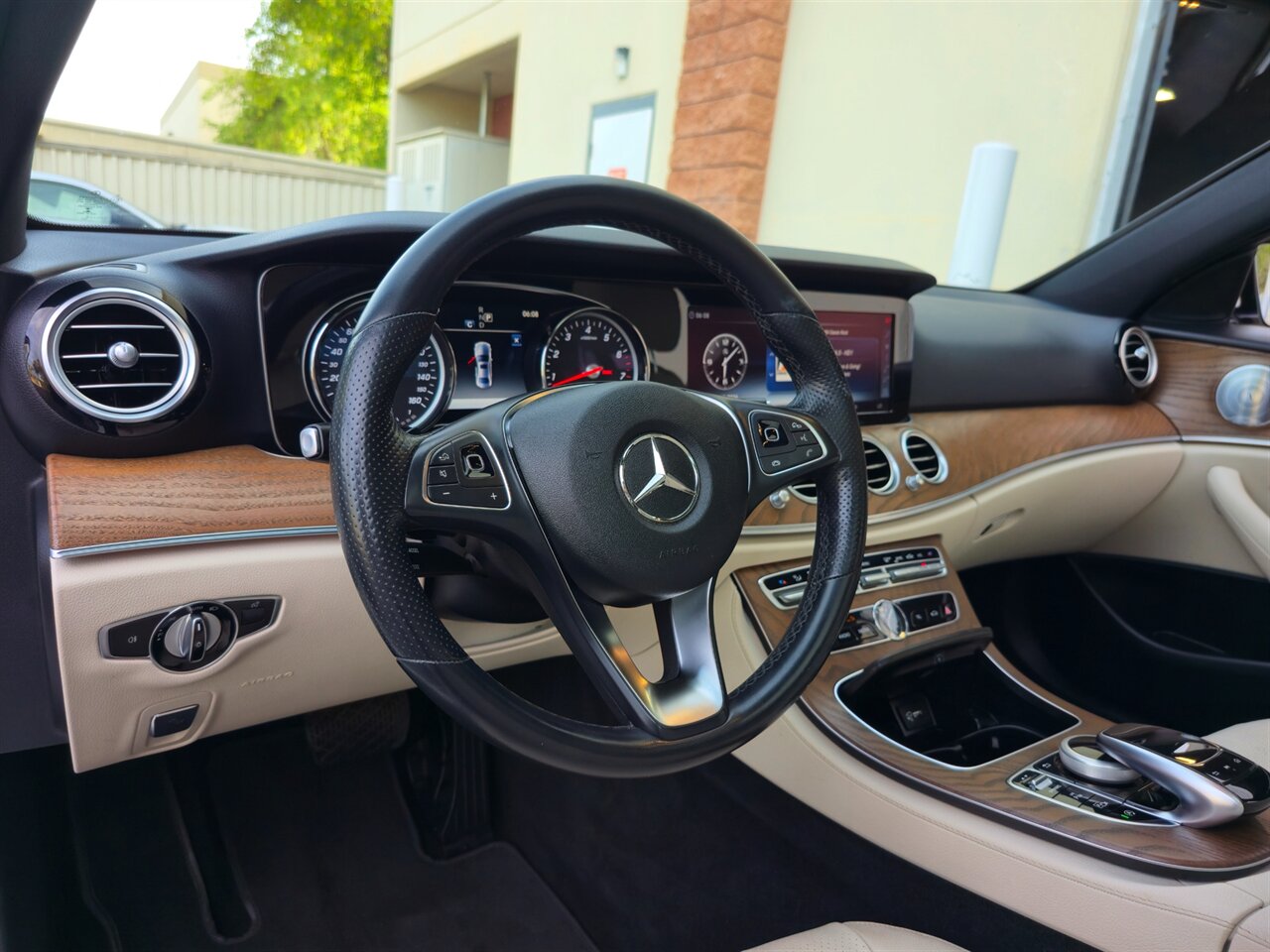 2018 Mercedes-Benz E 400 4MATIC - Photo 16 - Mesa, AZ 85215