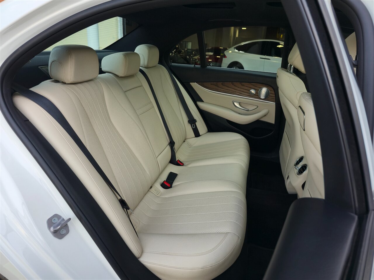 2018 Mercedes-Benz E 400 4MATIC - Photo 32 - Mesa, AZ 85215