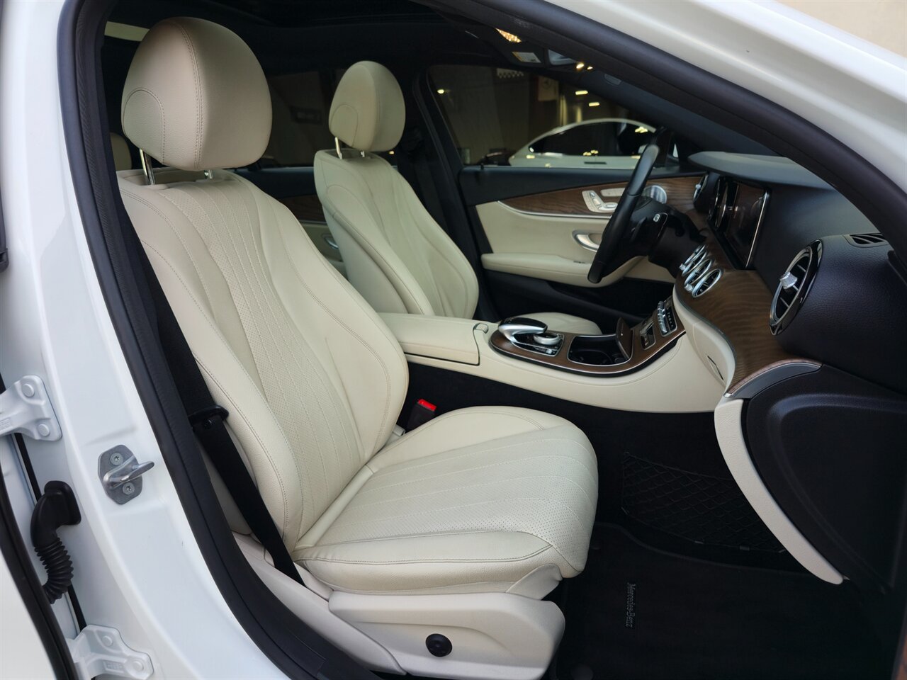 2018 Mercedes-Benz E 400 4MATIC - Photo 24 - Mesa, AZ 85215