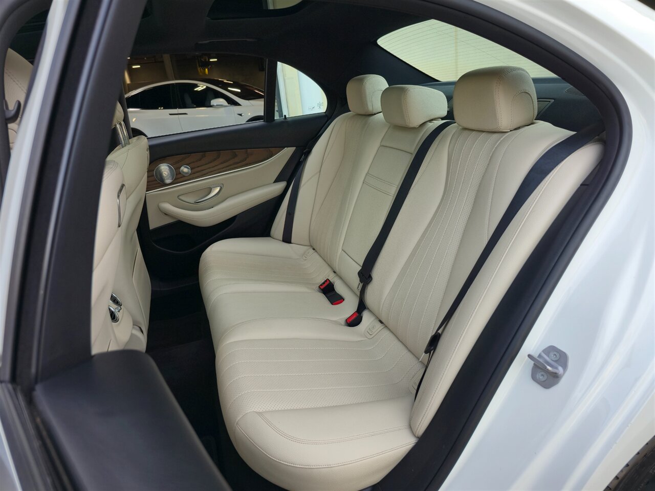 2018 Mercedes-Benz E 400 4MATIC - Photo 28 - Mesa, AZ 85215