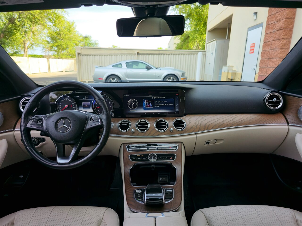 2018 Mercedes-Benz E 400 4MATIC - Photo 15 - Mesa, AZ 85215