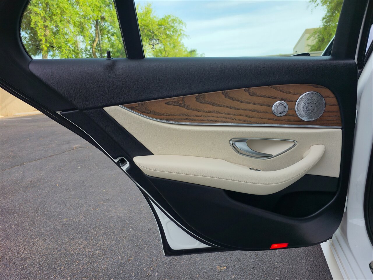 2018 Mercedes-Benz E 400 4MATIC - Photo 26 - Mesa, AZ 85215
