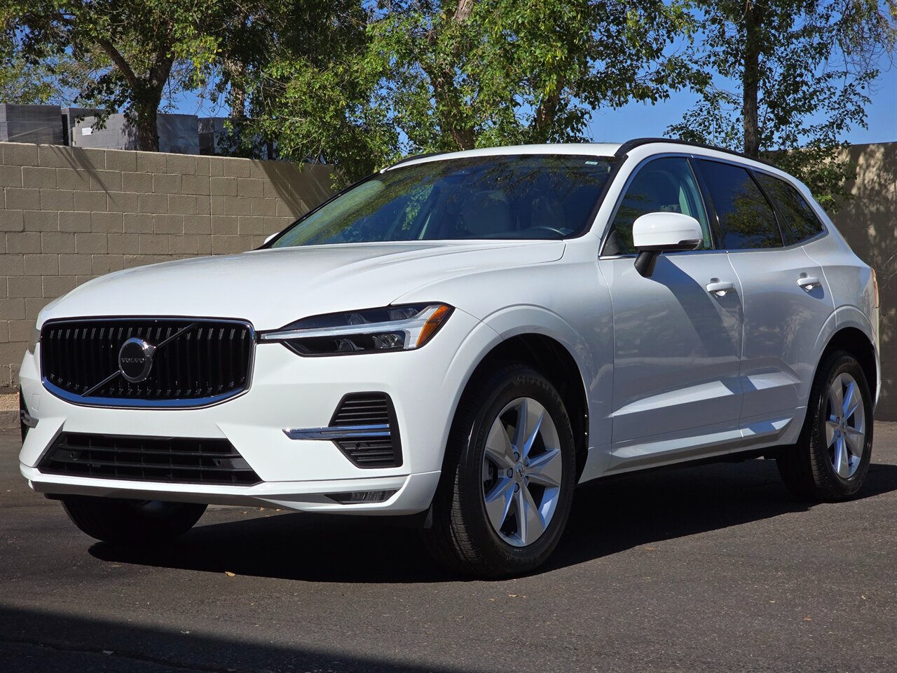 2022 Volvo XC60 B5 Momentum - Photo 5 - Mesa, AZ 85215