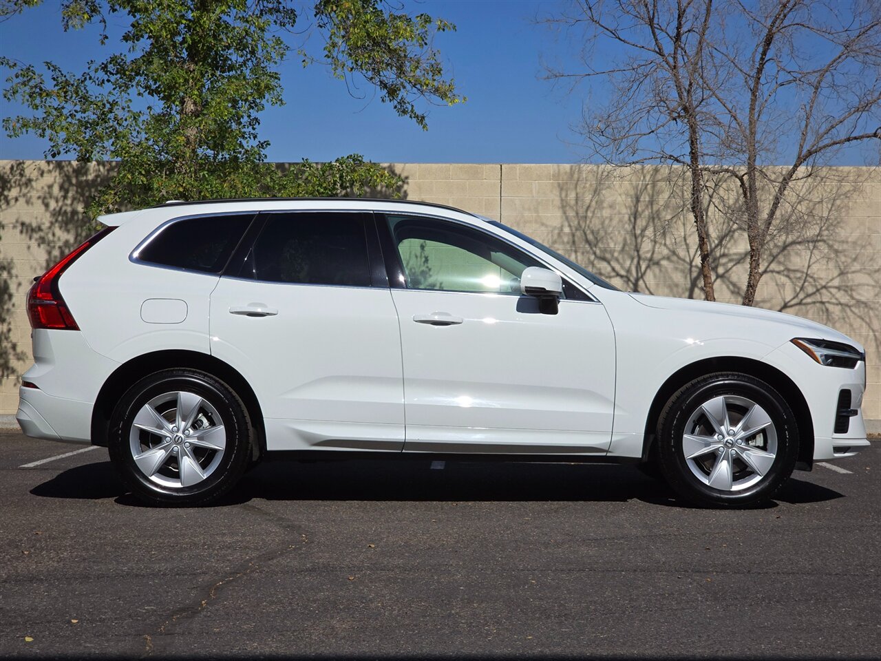 2022 Volvo XC60 B5 Momentum - Photo 11 - Mesa, AZ 85215