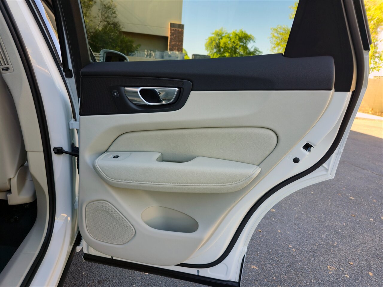 2022 Volvo XC60 B5 Momentum - Photo 31 - Mesa, AZ 85215