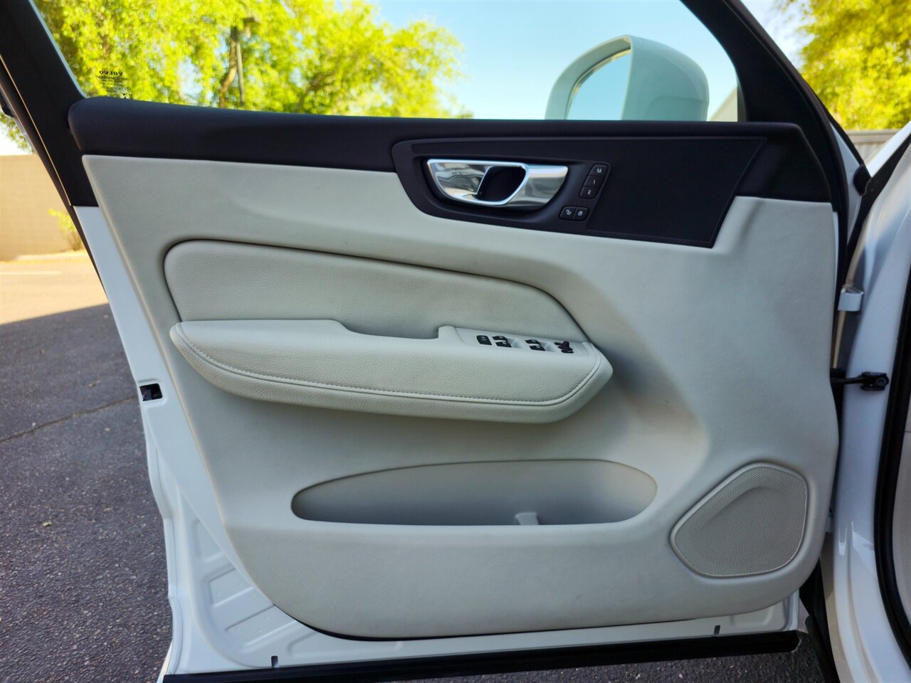 2022 Volvo XC60 B5 Momentum - Photo 12 - Mesa, AZ 85215