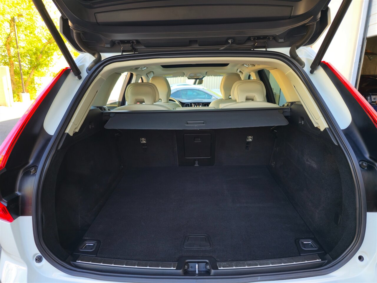 2022 Volvo XC60 B5 Momentum - Photo 35 - Mesa, AZ 85215