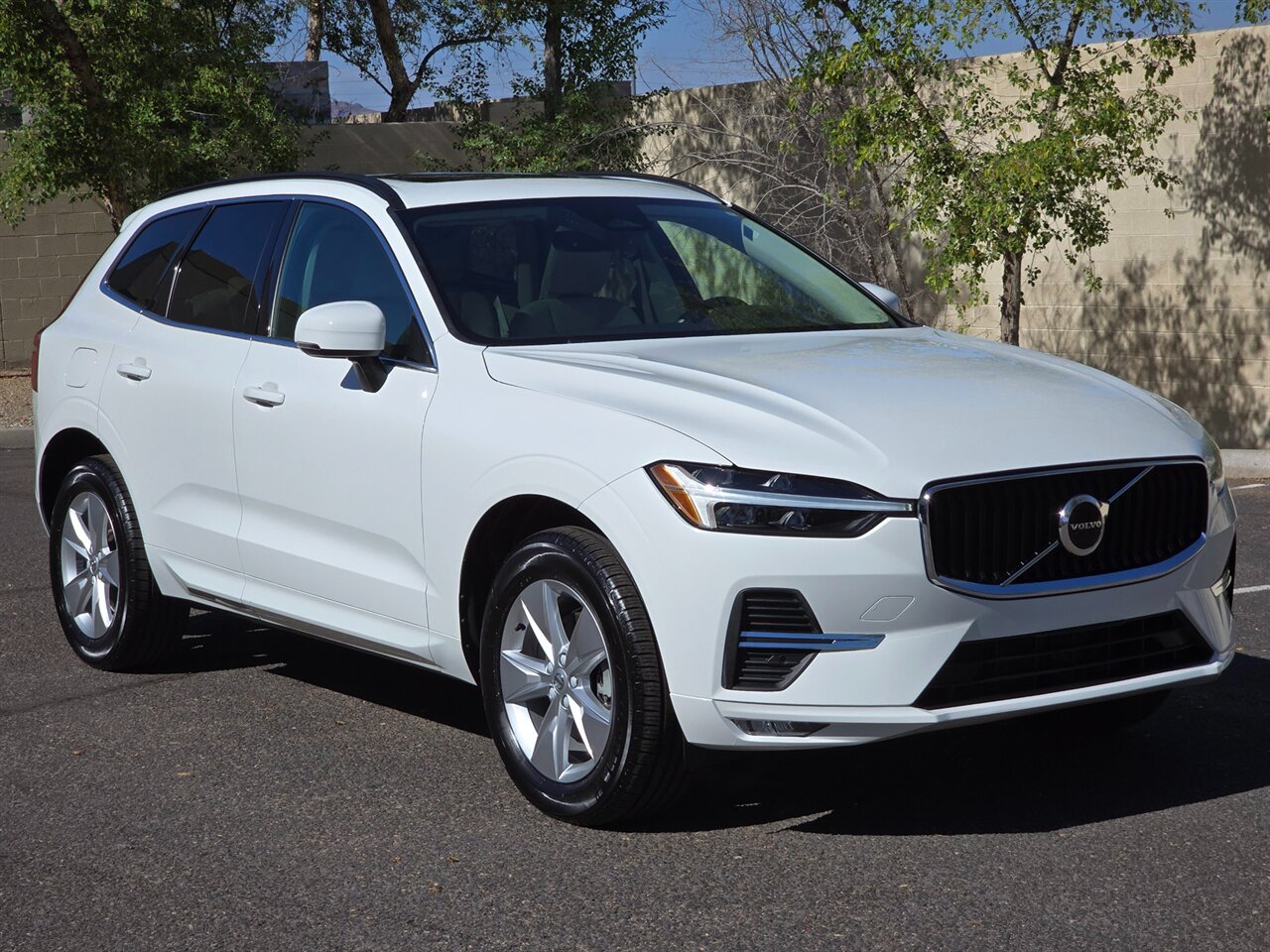 2022 Volvo XC60 B5 Momentum - Photo 2 - Mesa, AZ 85215