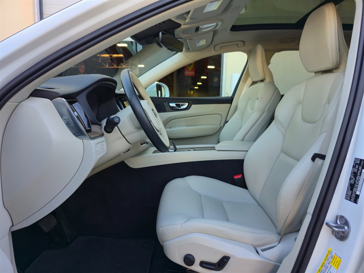 2022 Volvo XC60 B5 Momentum - Photo 14 - Mesa, AZ 85215