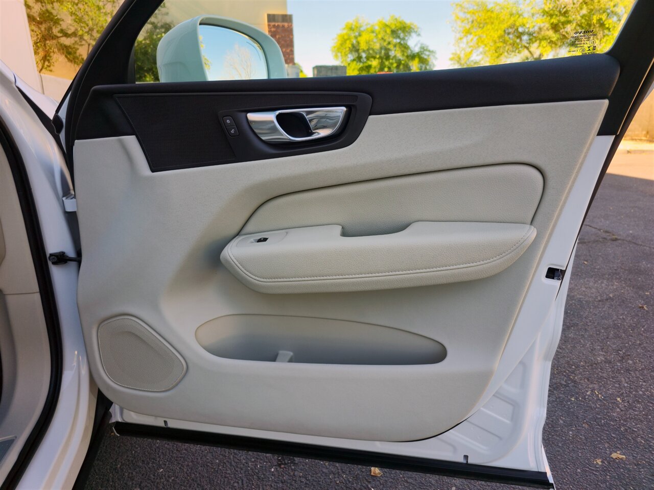 2022 Volvo XC60 B5 Momentum - Photo 24 - Mesa, AZ 85215