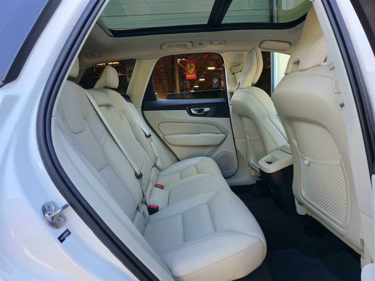 2022 Volvo XC60 B5 Momentum - Photo 32 - Mesa, AZ 85215