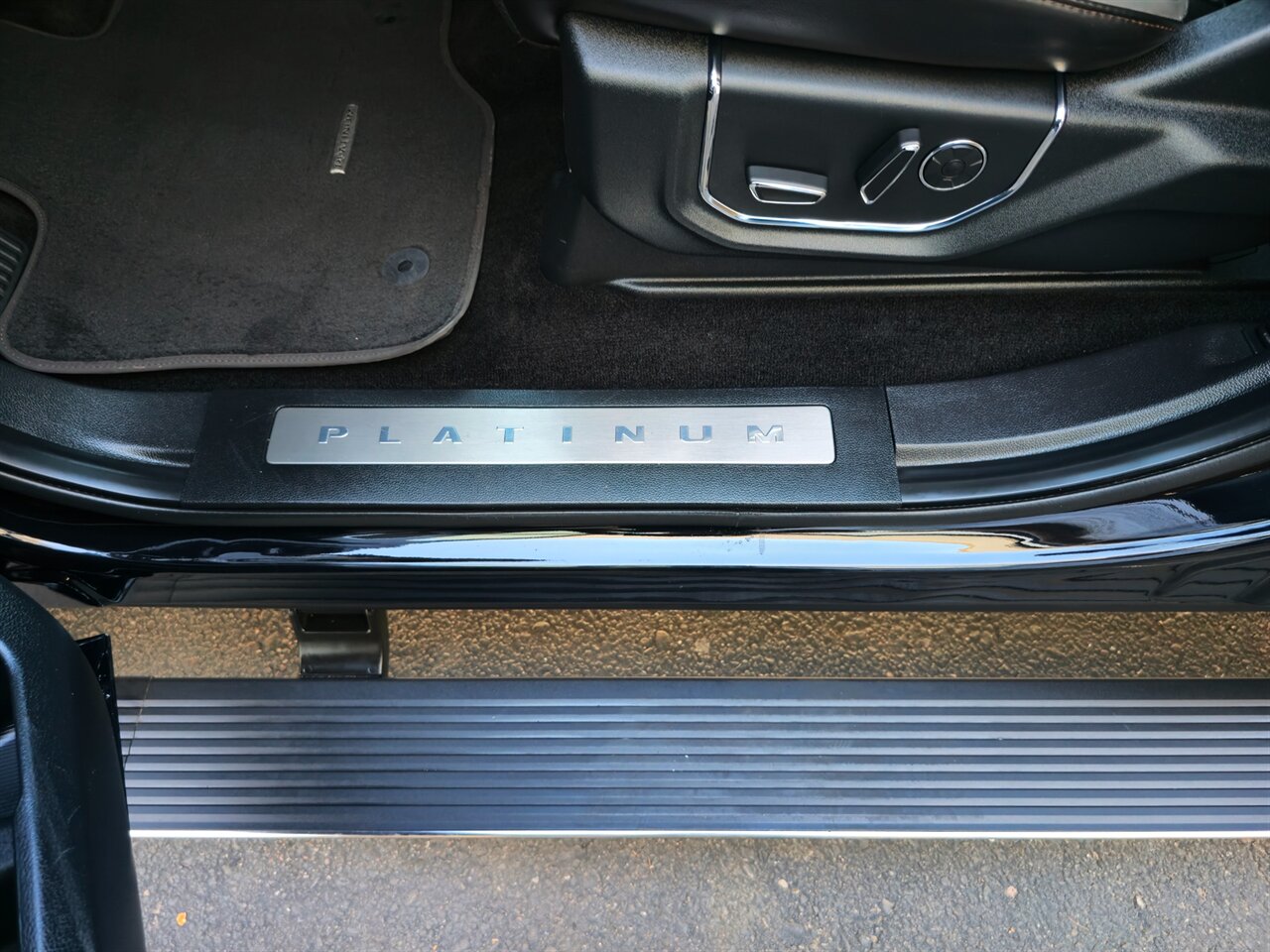 2018 Ford F-150 Platinum 4x4 SuperCrew - Photo 14 - Mesa, AZ 85215