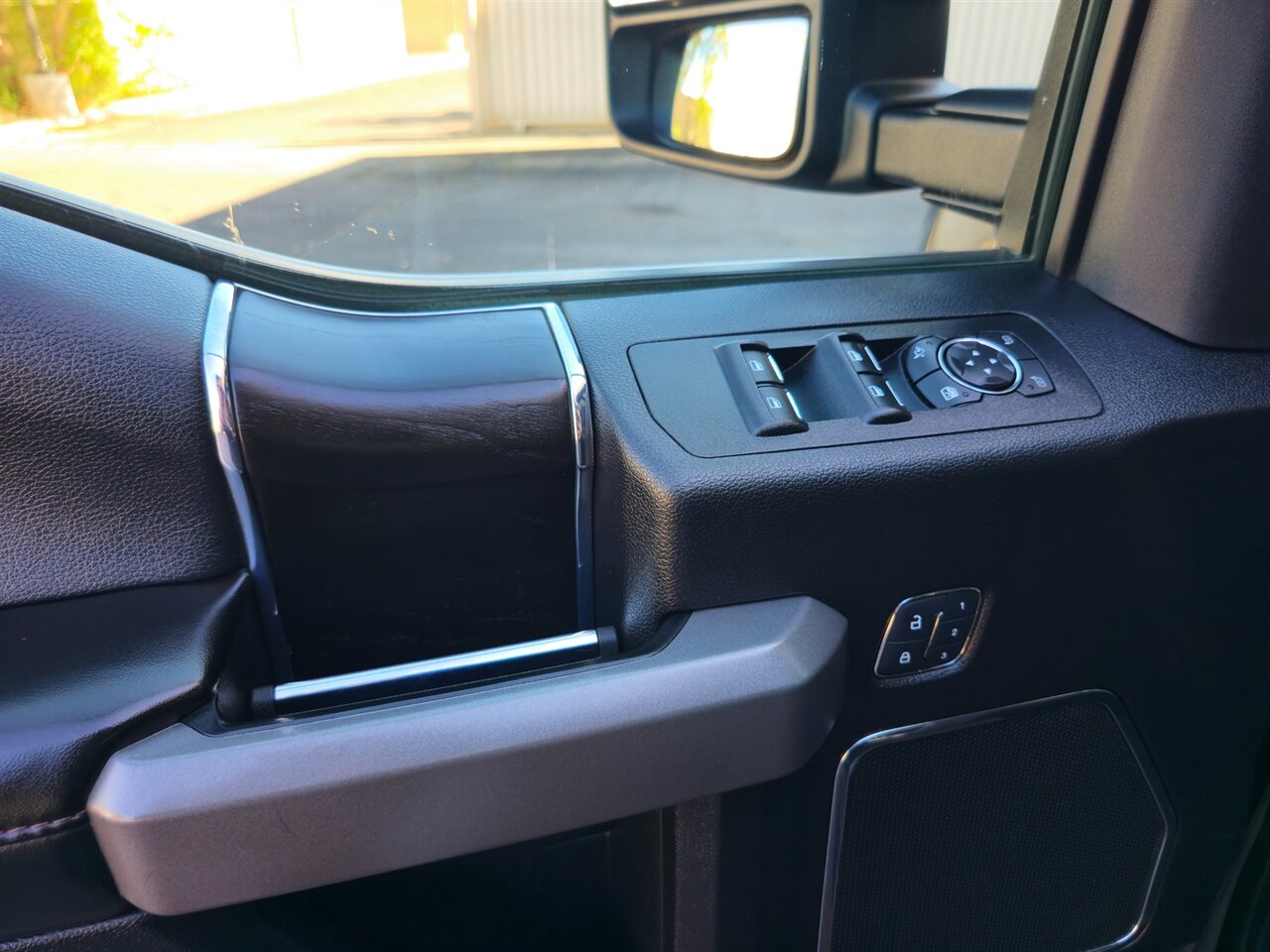2018 Ford F-150 Platinum 4x4 SuperCrew - Photo 13 - Mesa, AZ 85215