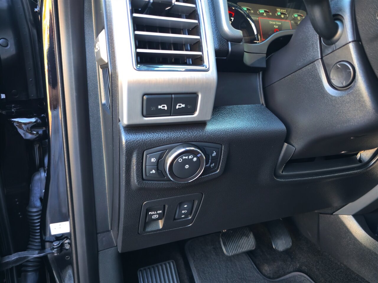 2018 Ford F-150 Platinum 4x4 SuperCrew - Photo 22 - Mesa, AZ 85215