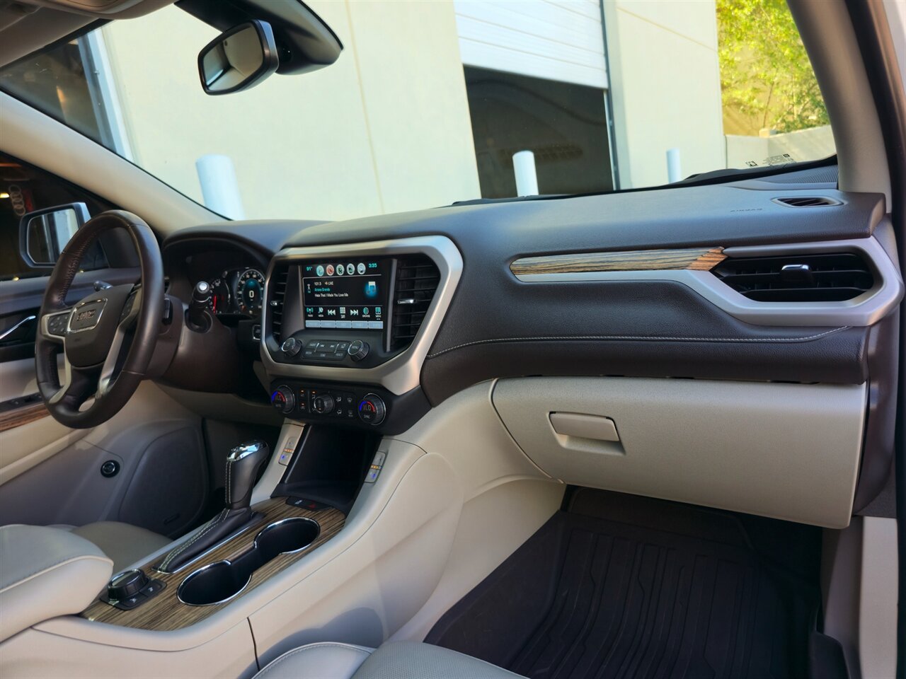 2019 GMC Acadia Denali   - Photo 29 - Mesa, AZ 85215