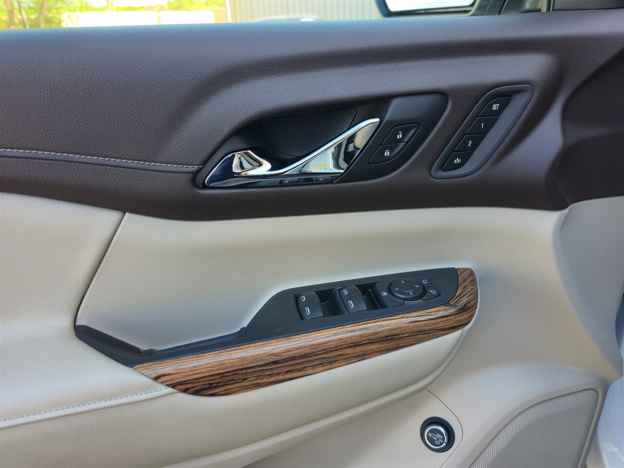 2019 GMC Acadia Denali   - Photo 13 - Mesa, AZ 85215