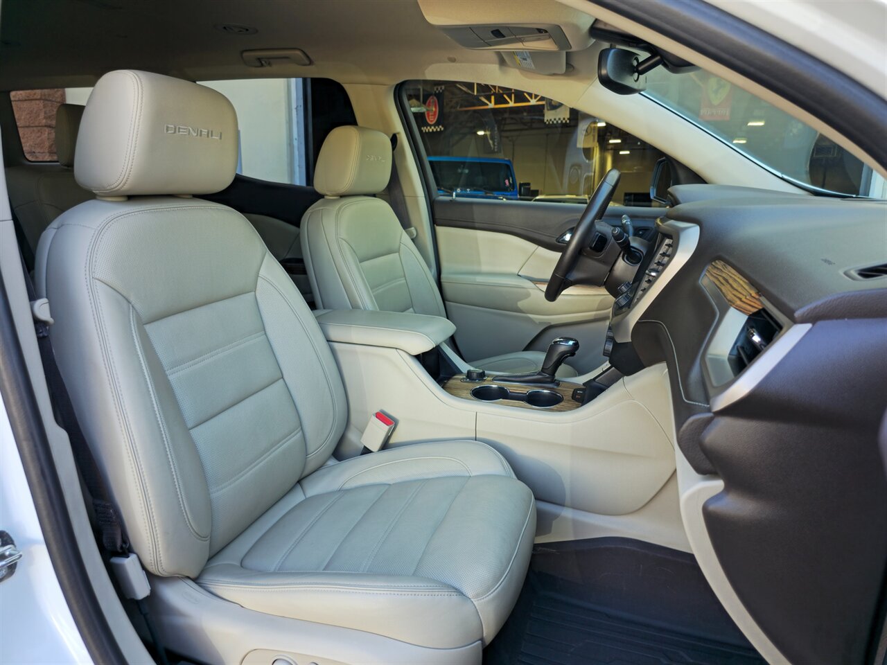 2019 GMC Acadia Denali   - Photo 28 - Mesa, AZ 85215