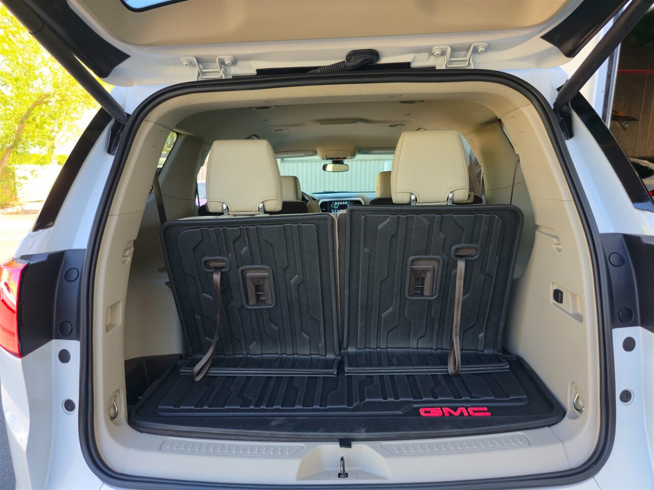 2019 GMC Acadia Denali   - Photo 41 - Mesa, AZ 85215