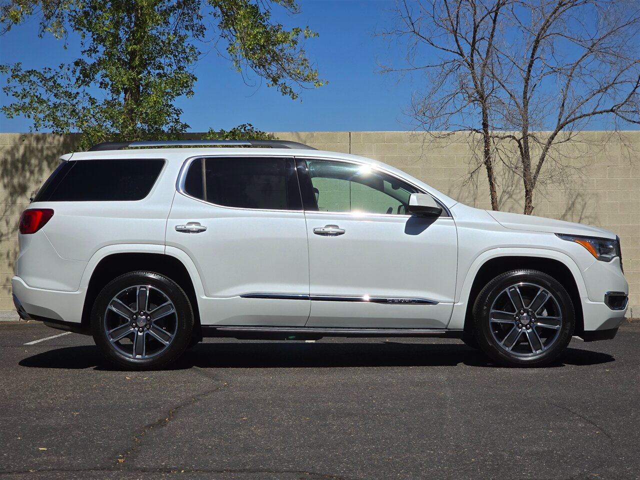 2019 GMC Acadia Denali   - Photo 11 - Mesa, AZ 85215