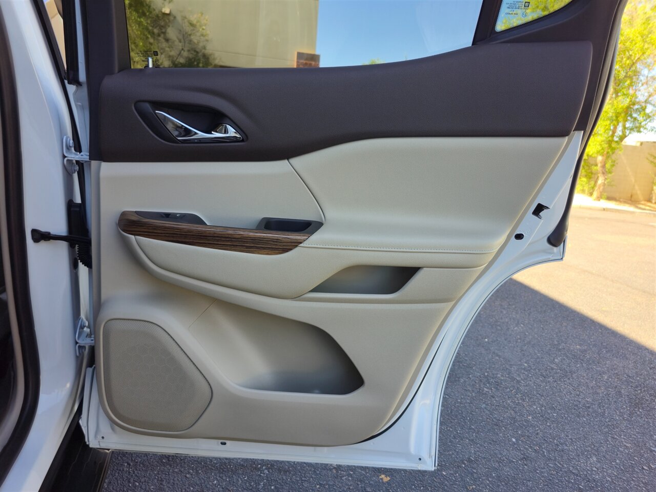 2019 GMC Acadia Denali   - Photo 37 - Mesa, AZ 85215