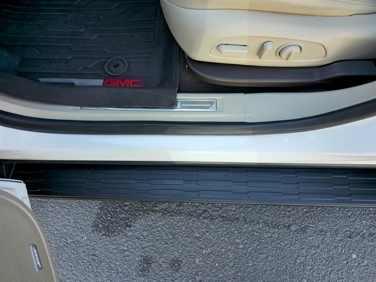 2019 GMC Acadia Denali   - Photo 14 - Mesa, AZ 85215