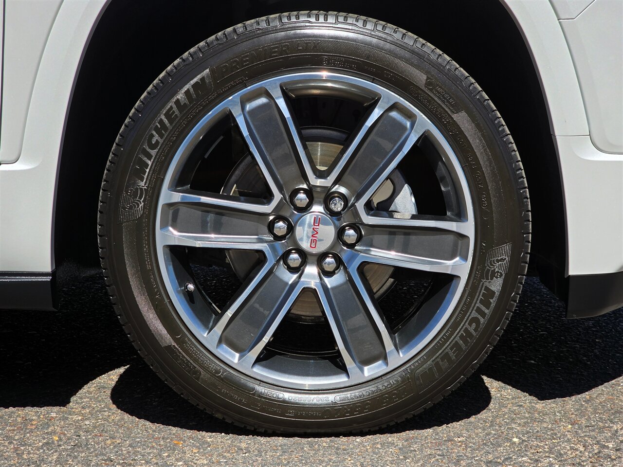 2019 GMC Acadia Denali   - Photo 43 - Mesa, AZ 85215