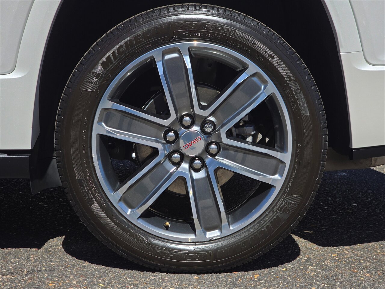 2019 GMC Acadia Denali   - Photo 46 - Mesa, AZ 85215