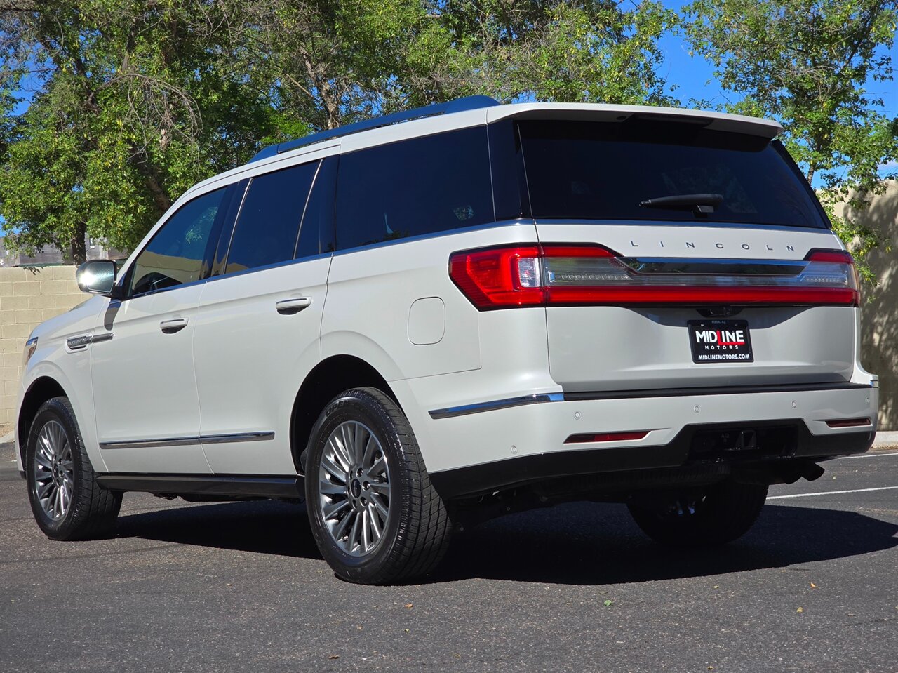 2021 Lincoln Navigator 4x4 7-Passenger - Photo 8 - Mesa, AZ 85215