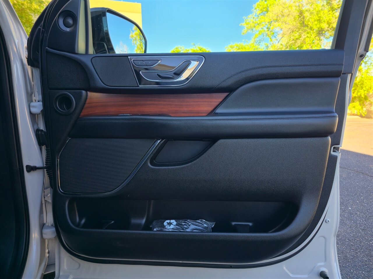 2021 Lincoln Navigator 4x4 7-Passenger - Photo 26 - Mesa, AZ 85215