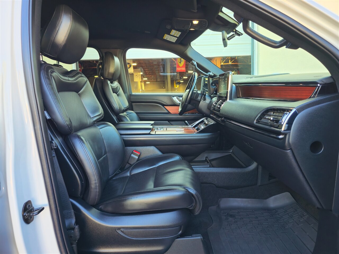 2021 Lincoln Navigator 4x4 7-Passenger - Photo 28 - Mesa, AZ 85215