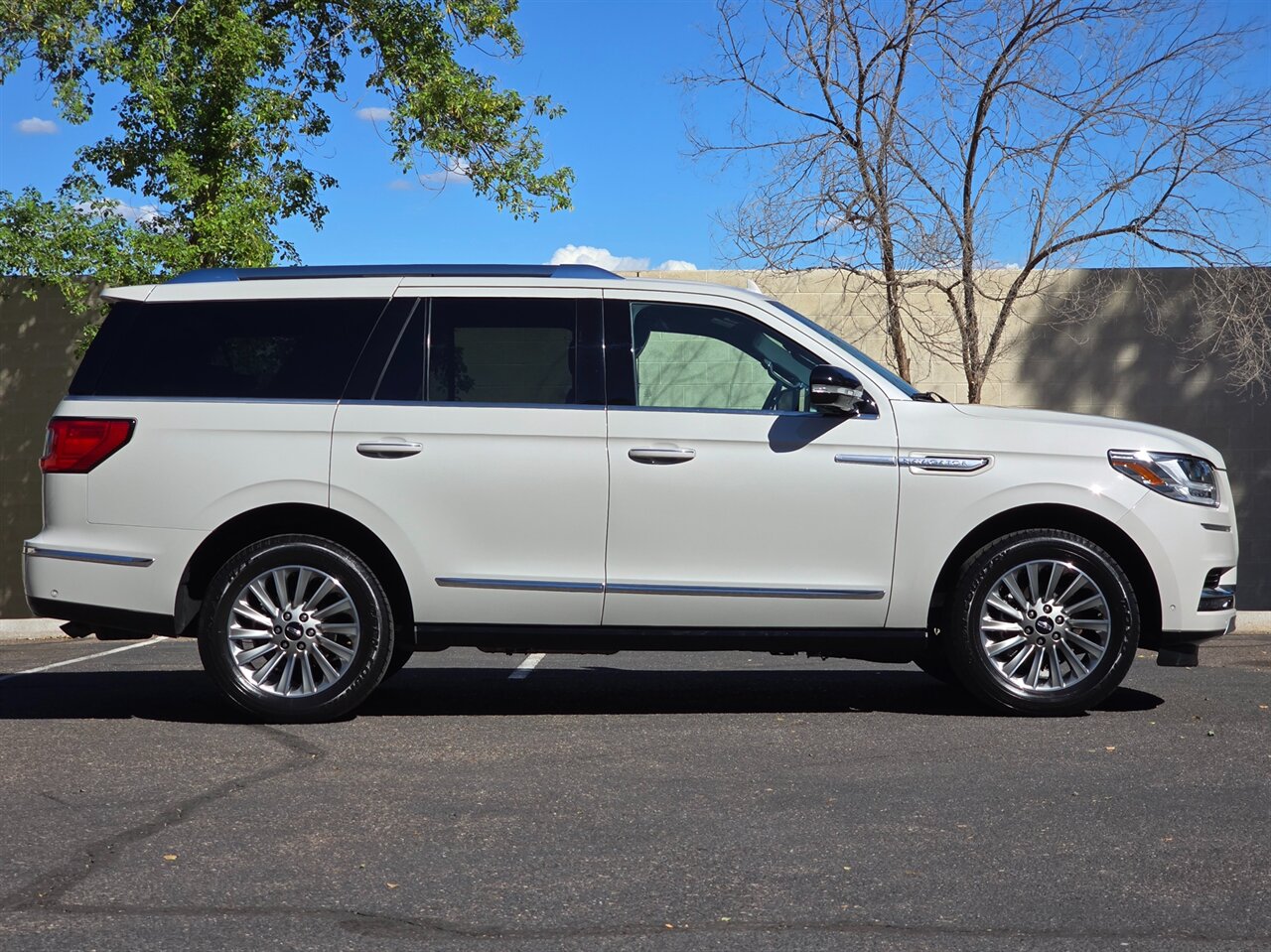 2021 Lincoln Navigator 4x4 7-Passenger - Photo 11 - Mesa, AZ 85215