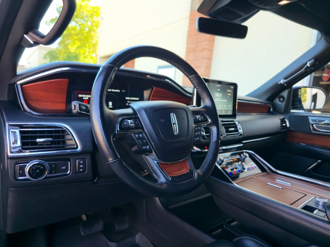 2021 Lincoln Navigator 4x4 7-Passenger - Photo 18 - Mesa, AZ 85215