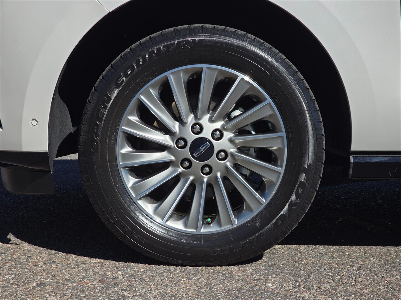 2021 Lincoln Navigator 4x4 7-Passenger - Photo 47 - Mesa, AZ 85215