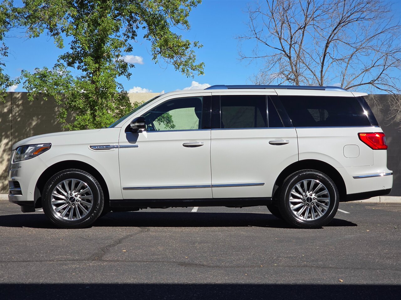 2021 Lincoln Navigator 4x4 7-Passenger - Photo 7 - Mesa, AZ 85215